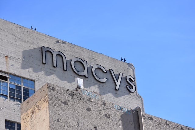 Macy’s offers a Virtual Reality Furniture Experience to shop online